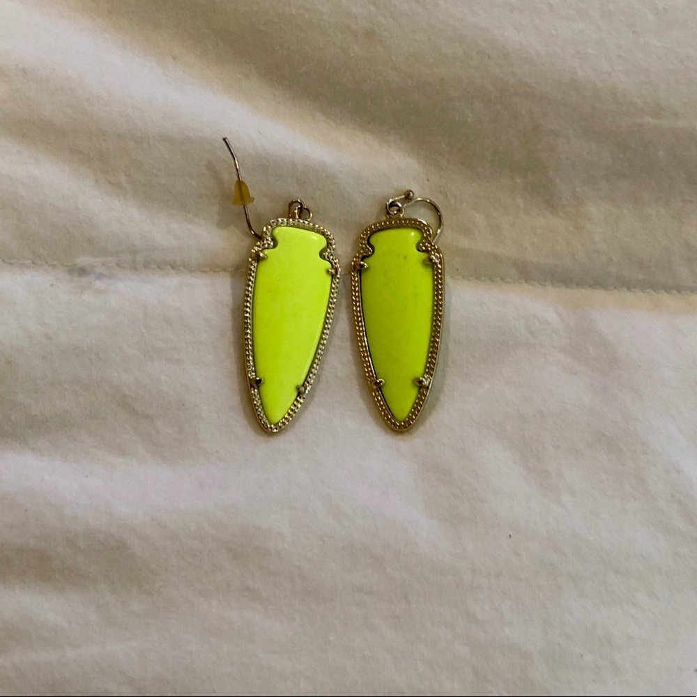 Kendra Scott Skylar Arrowhead Earrings (small)